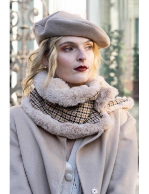 Small madeleine snood...