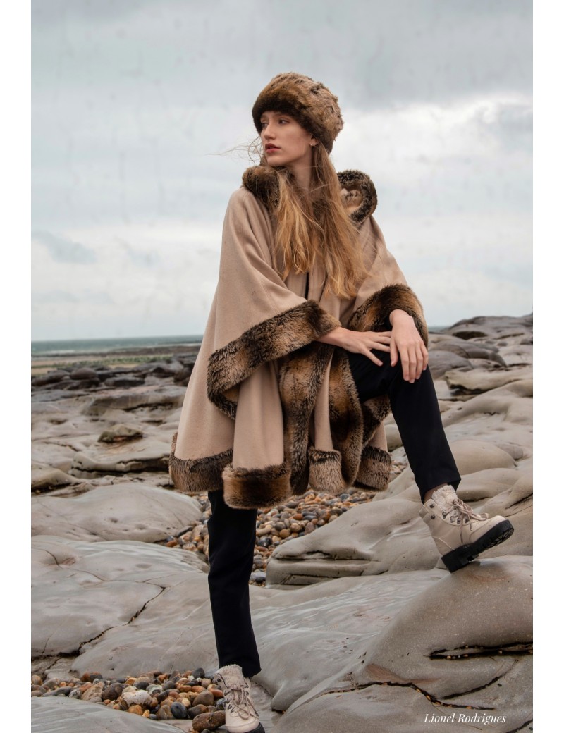 manteau cape fausse fourrure